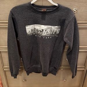 Women’s crewneck sweatshirt